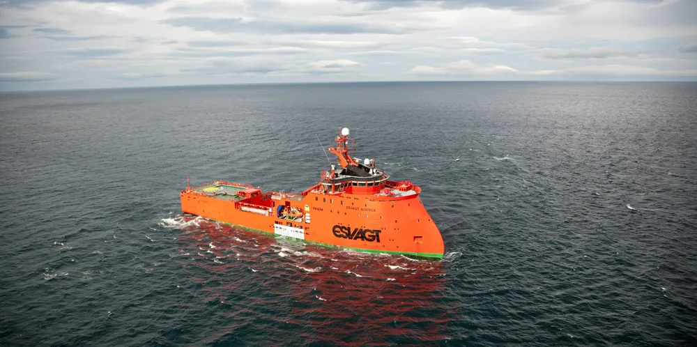 «Esvagt Aurora» er 87 meter lang, 17 meter bred og har et mannskap som teller 14. Skipet kan brukes for å bistå tankskip, drive brannslukking, og har ROV-kapasitet. Det er sistnevnte som skal tas i bruk i Gamvik.