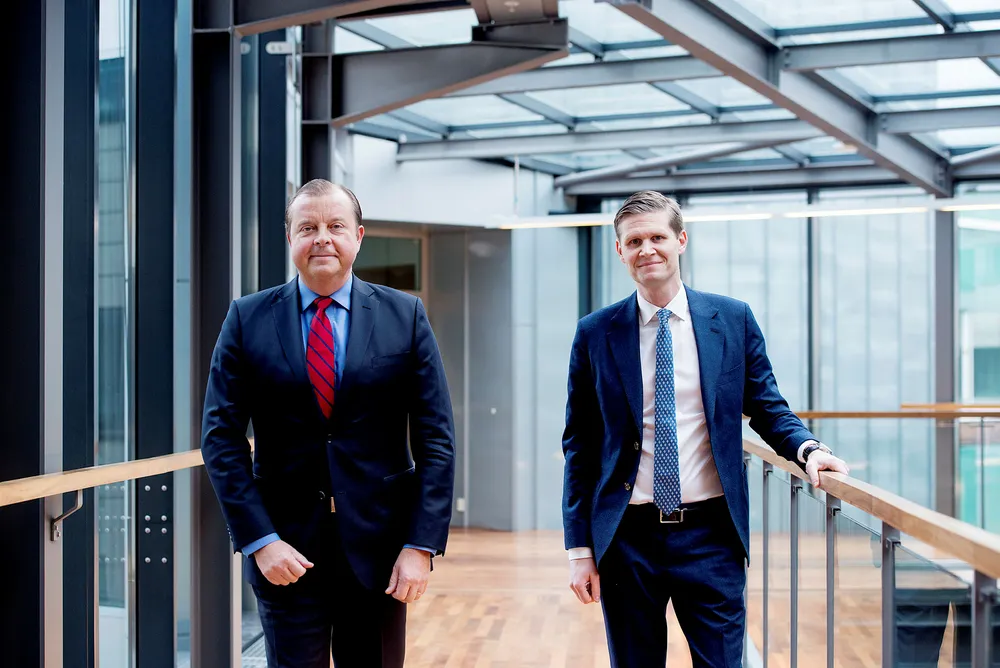 Finansdirektør Henrik Schibler (til høyre) sikret seg en fet bonus etter fjorårets børsnotering av Evry. Her fotografert sammen med selskapets konserndirektør Bjørn Ivroth. Foto: Mikaela Berg