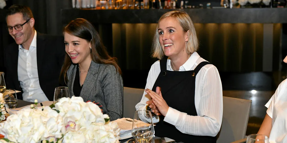 Anette Grøttland Zimowski (t.h.), Sjømatrådets internasjonale PR-manager. Her avbildet under det foreløpig siste oppdraget for Sjømatrådet i Tyrkia.
