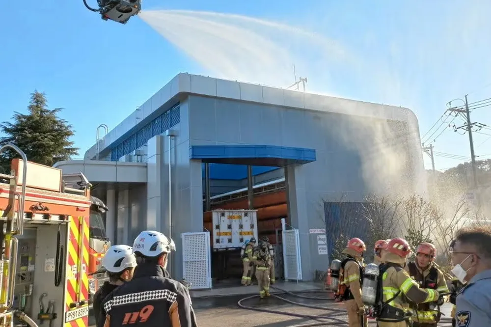 Firefighters outside the machine room at the Busan hydrogen refuelling station following the fire and explosion on 27 December. The pumps are out of shot, behind the fire engine on the left.