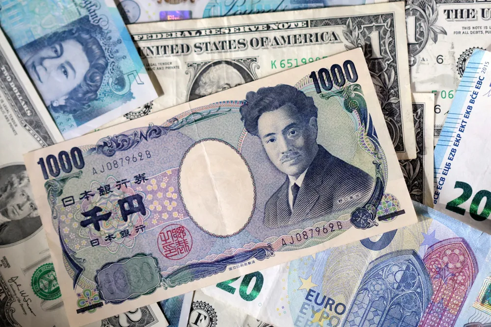 Internasjonale investorer har fått sansen for japanske yen, aksjer og statspapirer.