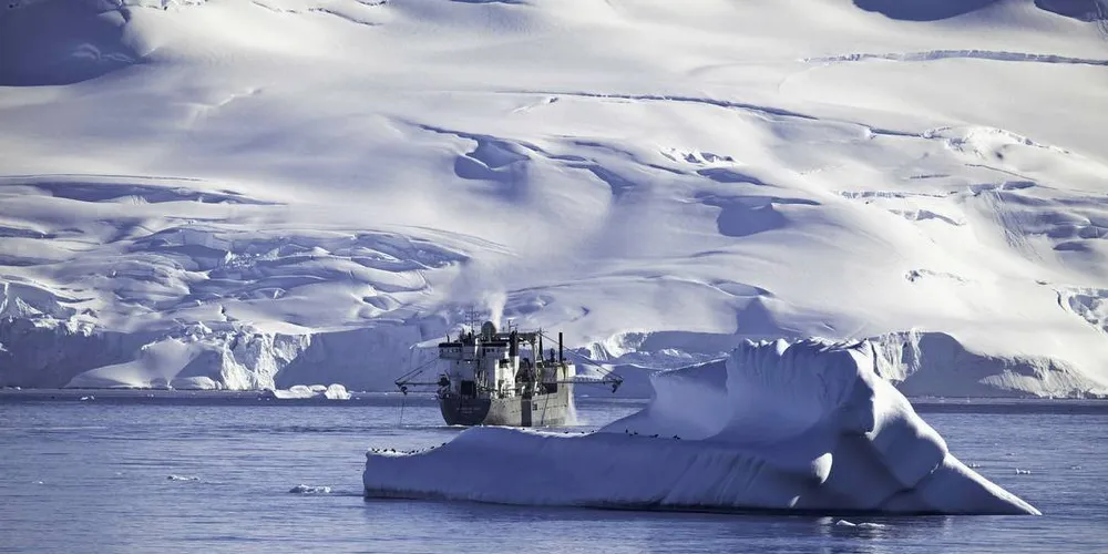 KRILLSKIP: Aker BioMarine «Antarctic Sea» er et av to krillfabrikkskip som fisker på norske lisenser i Sørishavet.