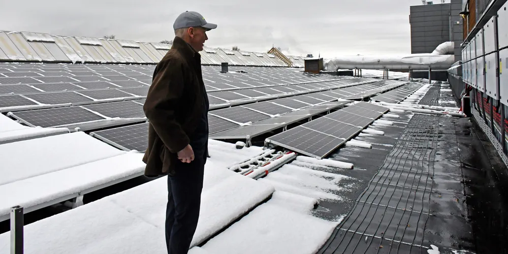 Store flater med solceller langt ut i lavspentnettet kan skape problemer, ifølge en rapport RME har fått fremlagt. Nå vil de se på regelverket.