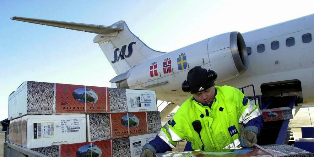 KREVENDE: Det er mulig, men krevende å nå FNs klimamål. Her går fisk fra Norge til Kina.