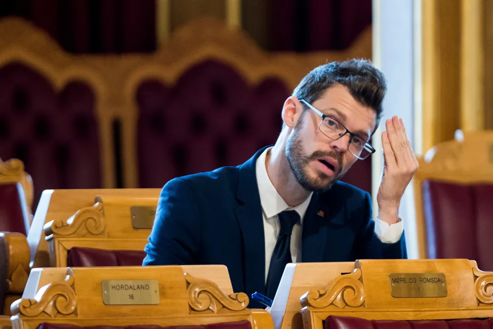 Mennesker handler ikke som forventet i kriser, heller ikke Rødt-leder Bjørnar Moxnes, skriver artikkelforfatteren.