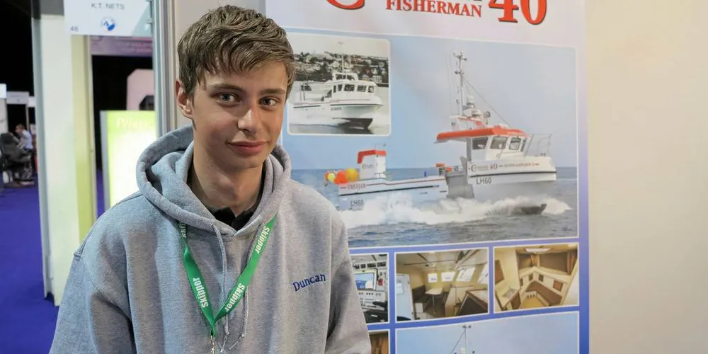 NY BÅT: Duncan Buchan (20) er på utkikk etter ny og større båt og vurderte en 31 fots Cleopatra fra islandske Trefjar.Foto: Nils Torsvik/Fiskeribladet