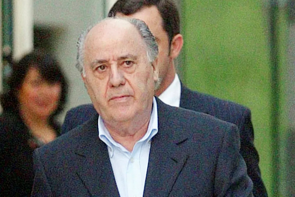 Amancio Ortega i 2004 på en av fabrikkene til Inditex. Nå er han verdens rikeste. Foto: MIGUEL RIOPA/Afp/NTB scanpix