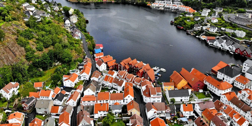 NO2 - her representert ved Flekkefjord - har betydelig høyere strømpris enn resten av Sør-Norge.