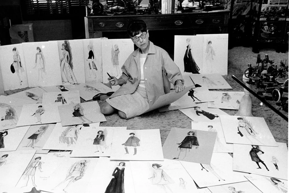 Vi sendte av gårde en niåring kledd som Edith Head – en betydningsfull motedesigner som levde på 1900-tallet. En tur på bruktbutikk og mammas skap gjorde det lett å imitere Head sin ikoniske stil. Foto: AP/NTB Scanpix