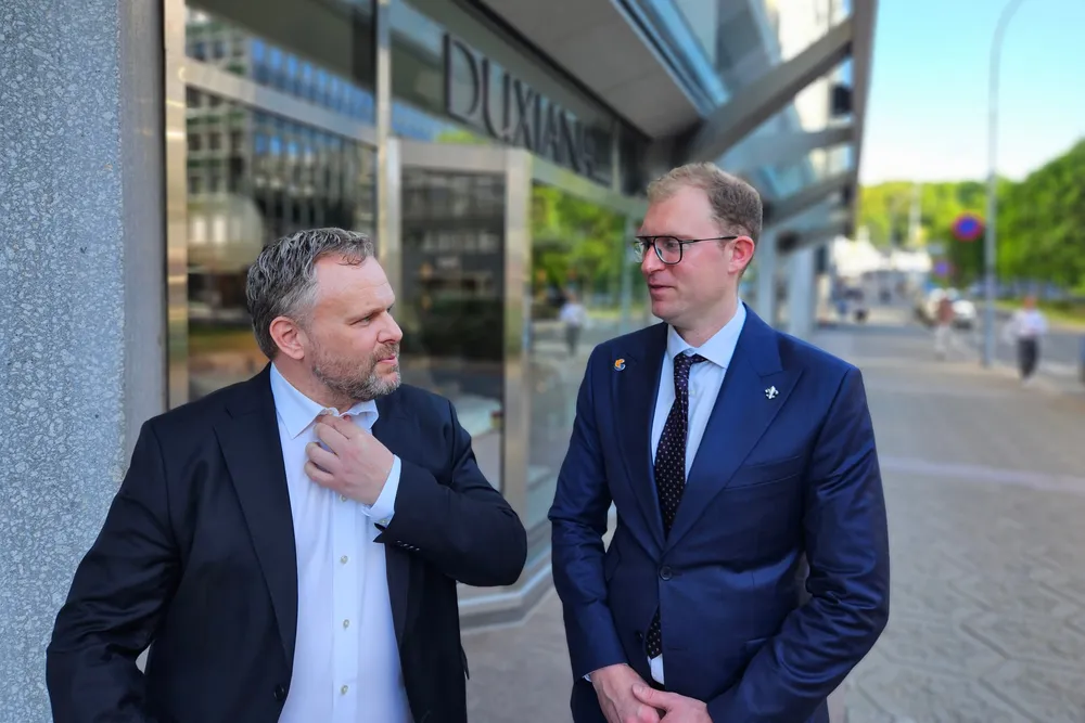 Masoval CEO Helge Kvalvik (left) with CFO Anders Hagestande.