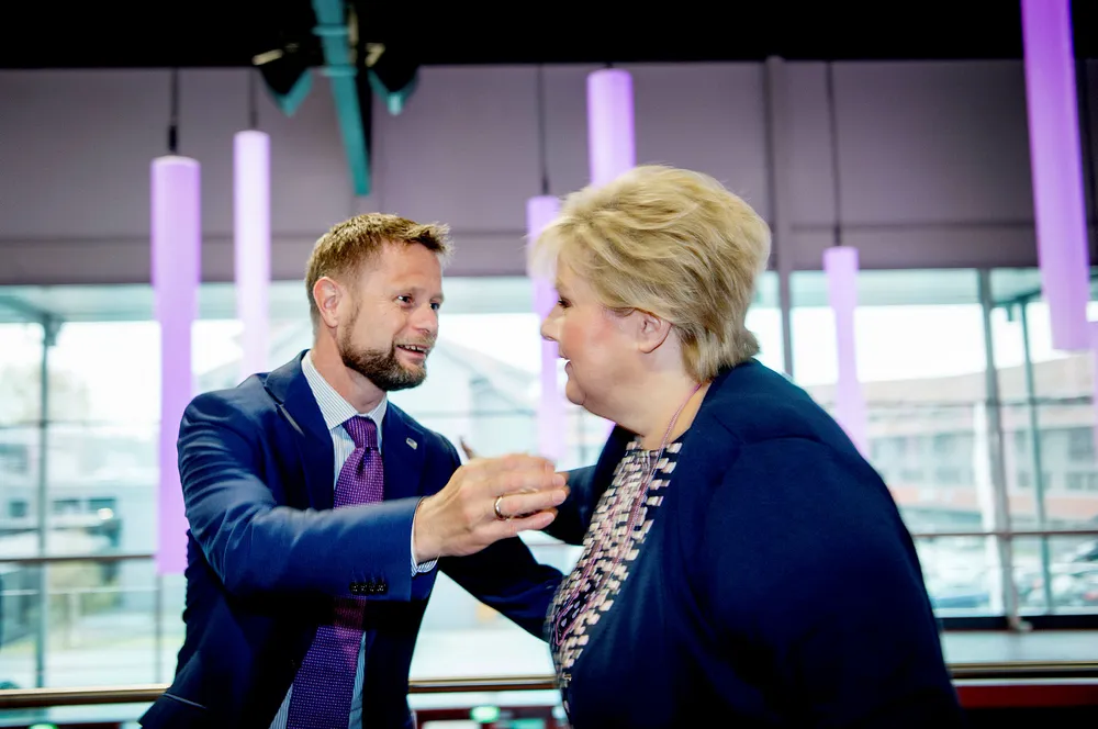 – Jeg er veldig bekymret, sier statsminister Erna Solberg om utviklingen av antibiotikaresistensen i verden. Her sammen med helseminister Bent Høie. Foto: Mikaela Berg