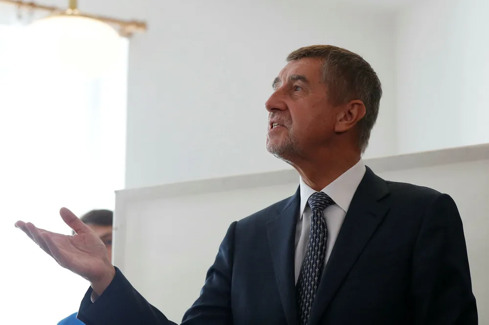 Den tsjekkiske milliardæren Andrej Babis og hans ANO-bevegelse ligger an til å vinne valget i Tsjekkia. Foto: AP / NTB scanpix