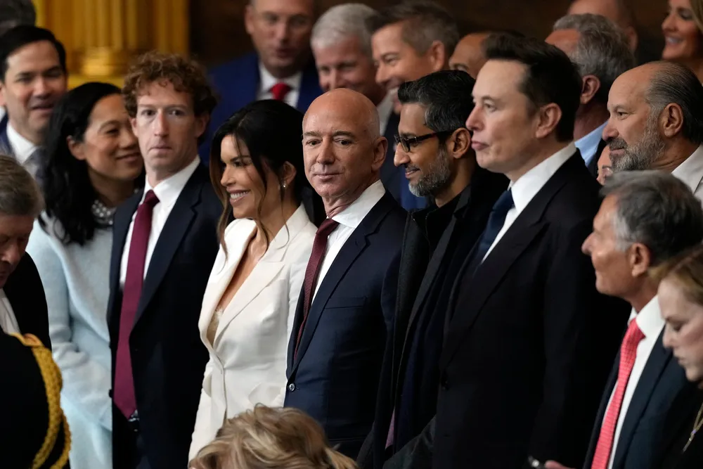 Sjefene for teknologigigatene Meta, Amazon, Alphabet og X på presidentinnsettelsen i USA 20. januar.