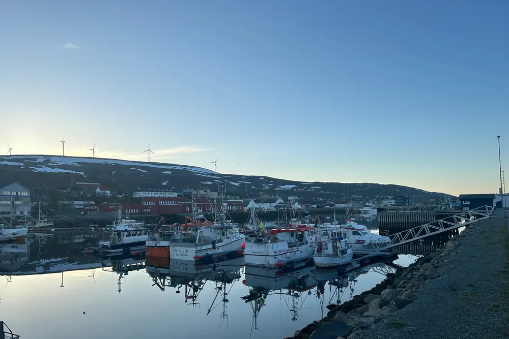 Bildet er fra Båtsfjord havn.