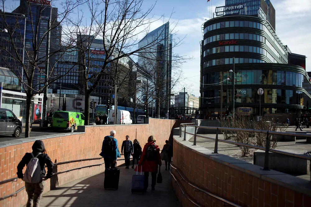 Hvilke grunnleggende endringer av norsk arbeidsliv – som vi jo stadig er stolte av at setter menneskelige hensyn først – innebærer denne typen reformer? Her fra Oslo sentrum.