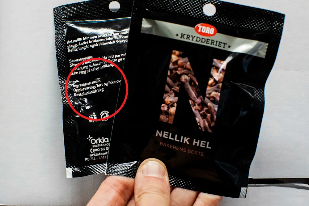 Det var en pakke nellikspiker som veltet Rema ned fra tronen. Det viste seg nemlig at nellikposen til Rema var 10 gram og ikke 15 gram.