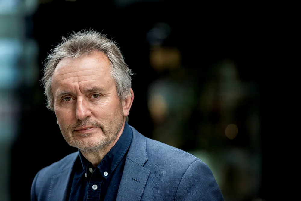 Helge Simonnes skriver bok om splittelsen i KrF.