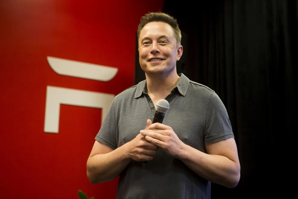 Solcellepaneler og lagringsteknologi fra Tesla skal brukes til bitcoinutvinning med fornybar energi i Texas. Nyheten ble annonsert under bitcoin 2022 i Miami. Bildet av Tesla-eier Elon Musk er tatt ved en tidligere anledning.