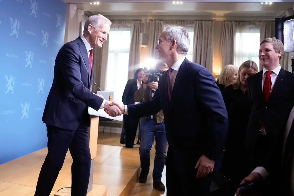 Statsminister Jonas Gahr Støre presenterer Jens Stoltenberg og syv andre statsråder fra statsministerboligen.