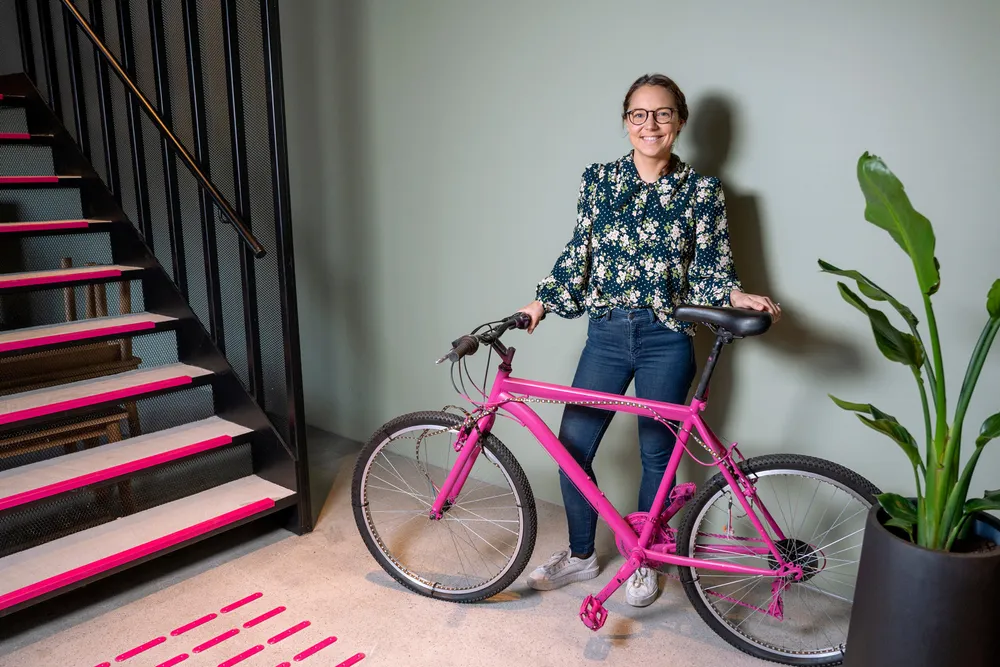 Foodora startet med restaurantmat, men vil nå også sette inn budene på hjemlevering av netthandelsvarer. Her er Foodora-sjef Elisabeth Myhre på selskapets hovedkontor.