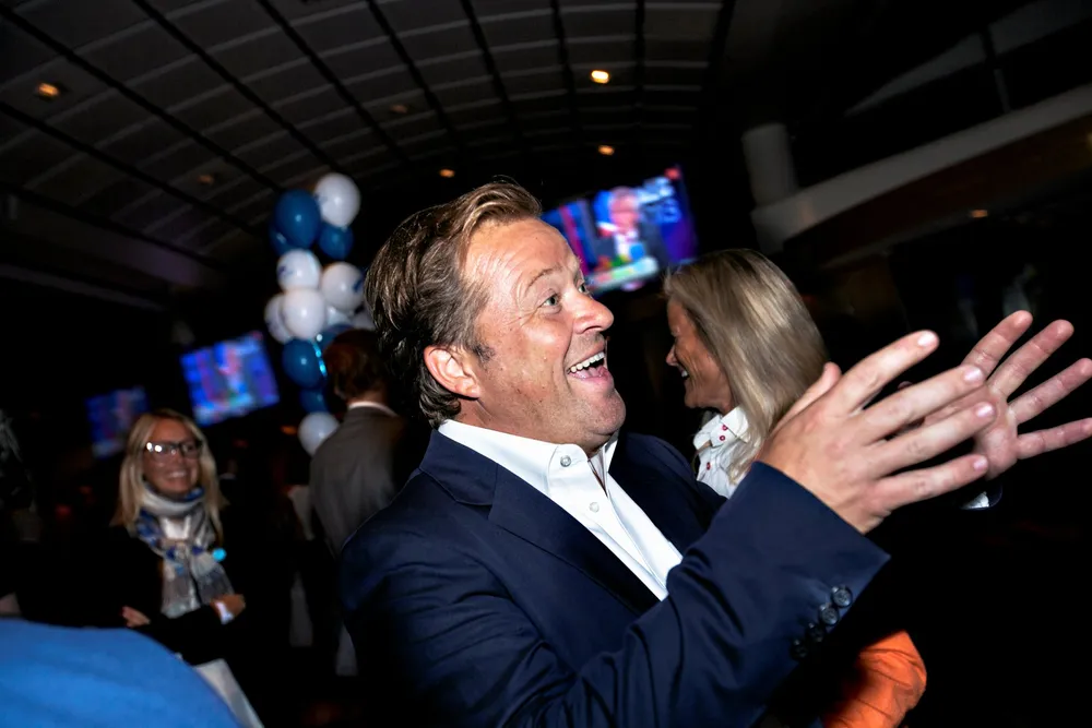 Tv-profil Arne Hjeltnes jubler etter blindtest av laksen.
