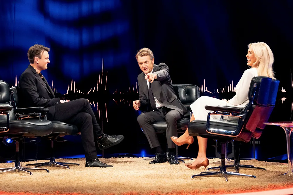 Fredrik Skavlan har klart å snu den vonde trenden. Likevel er det langt opp til hovedkonkurrenten Anne Lindmo, som har seertall opp mot 800.000.