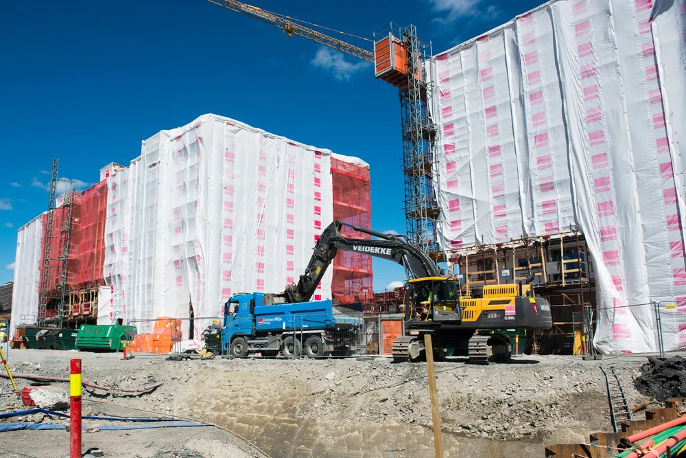 Mer av investeringene vil gå til å oppgradere eksisterende bygninger fremover.
