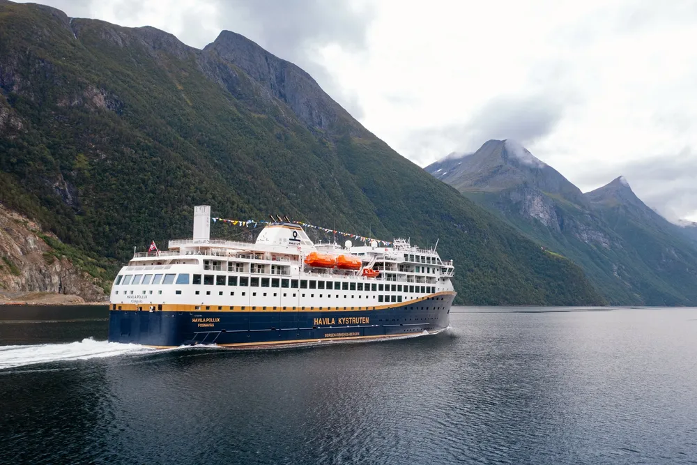 Havila Kystruten kan vise til en god start på året. Her ved et av sine skip, Polaris.