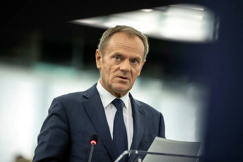 EU-president Donald Tusk har fått med seg de 27 gjenværende medlemmene på sitt forslag om å si ja til Boris Johnsons forespørsel om mer tid.