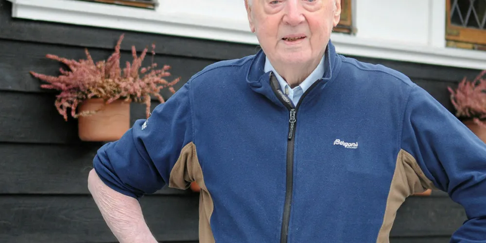 Jakob Strandheim (100) er den aller siste igjen fra Shetlandsgjengen. I dag fyller han 100 år. Dagen ble feiret i går med familie og venner.