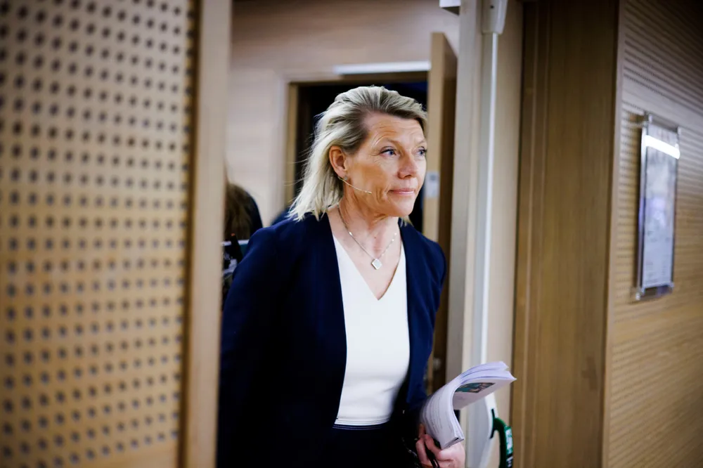 Toppsjef i DNB, Kjerstin Braathen, må punge ut til kunder som har tapt penger på å flytte fra Sbanken.
