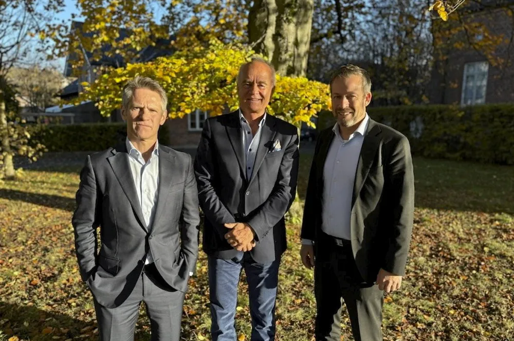 Klaveness Ship Management selges til OSM Thome. Fra venstre: Engebret Dahm, CEO, Klaveness Combination Carriers, Finn Amund Norbye, CEO, OSM Thome, Ernst Meyer, CEO Torvald Klaveness.