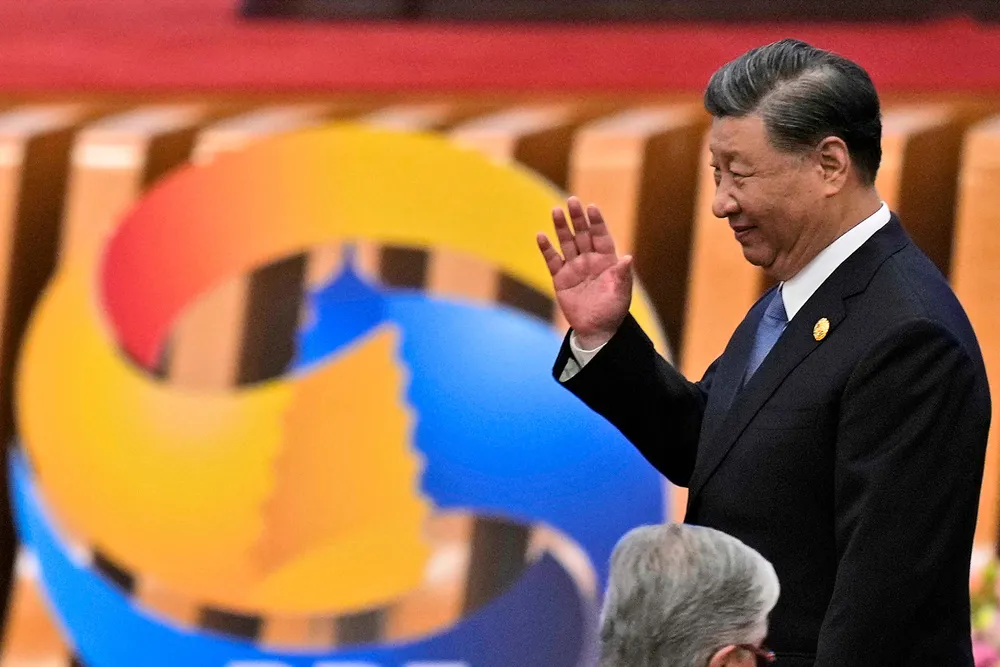 President Xi Jinping vil holde veksten oppe i Kina ved hjelp av store investeringer. Men en ny rapport viser at den høye byggeaktiviteten gir lavere avkastning og gjør økonomien sårbar.