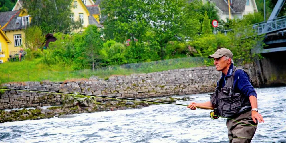 VOSSO: Laksefisker Ole Kristian Skorve på forsøksfiske i Vosso.Foto: Anne Rivenes