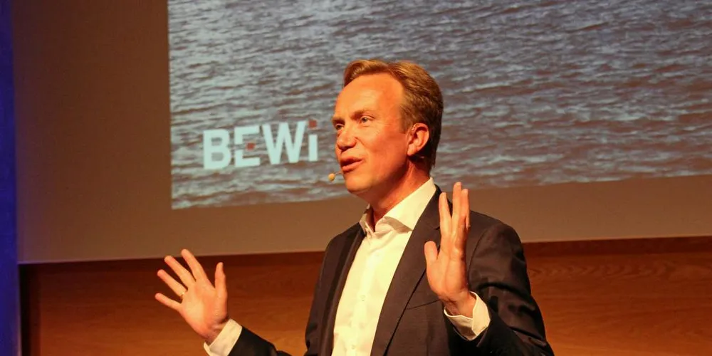 Utenriksminister Børge Brende (H) var blant foredragsholderne under BEWI og Sparebank 1 SMNs kundearrangement torsdag kveld.