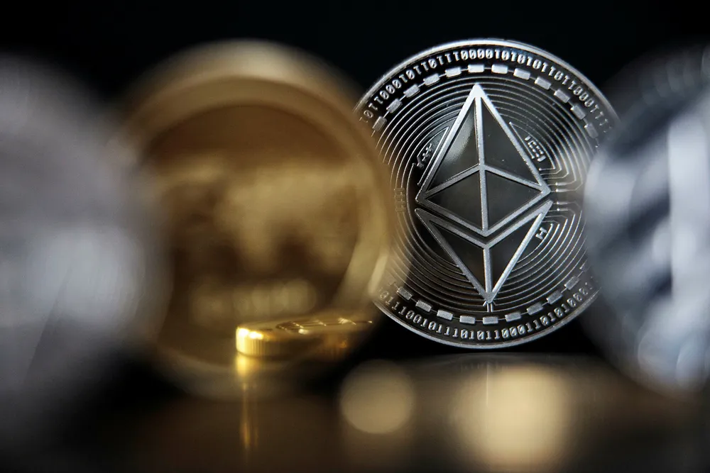 Mange nordmenn tjente godt på investeringene i kryptovaluta, som bitcoin og ethereum, i fjor.