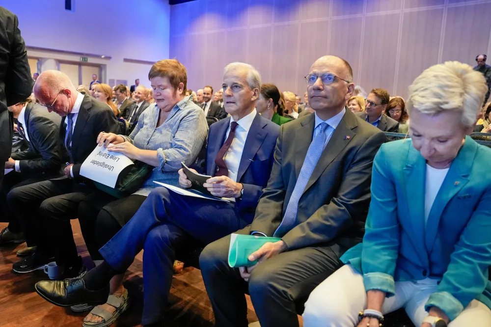 Fra venstre: NHO-leder Ole Erik Almlid, leder av EØS-utvalget Line Eldring, statsminister Jonas Gahr Støre (Ap), Italias tidligere statsminister Enrico Letta og LO-leder Peggy Hessen Følsvik.