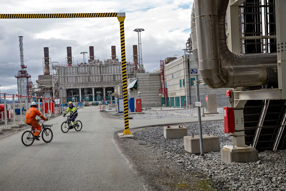 Snøhvit LNG (også kalt Hammerfest LNG) er et petroleumsanlegg på Melkøya utenfor Hammerfest som opereres av Statoil. Anlegget tar imot naturgass fra Snøhvitfeltet i Barentshavet.