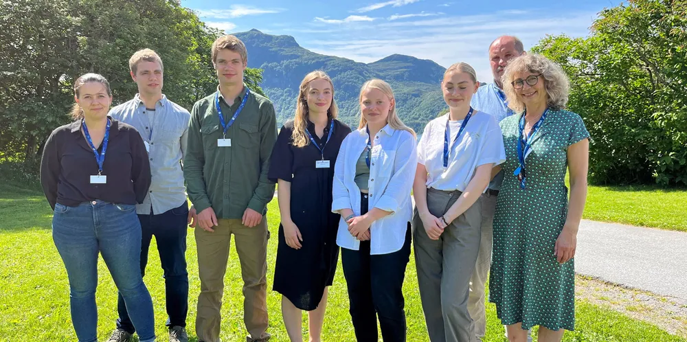Noen av barna og svigerbarn til Marie Tholvsen Nygård og Arnt Inge Nygård. Fra venstre: Martha Færøy Nygård, Markus Nygård, Ruben Nygård, Kjersti Marie Nygård, Bodil-Kristin Nygård, Ingrid Malene Nygård og foreldrene.