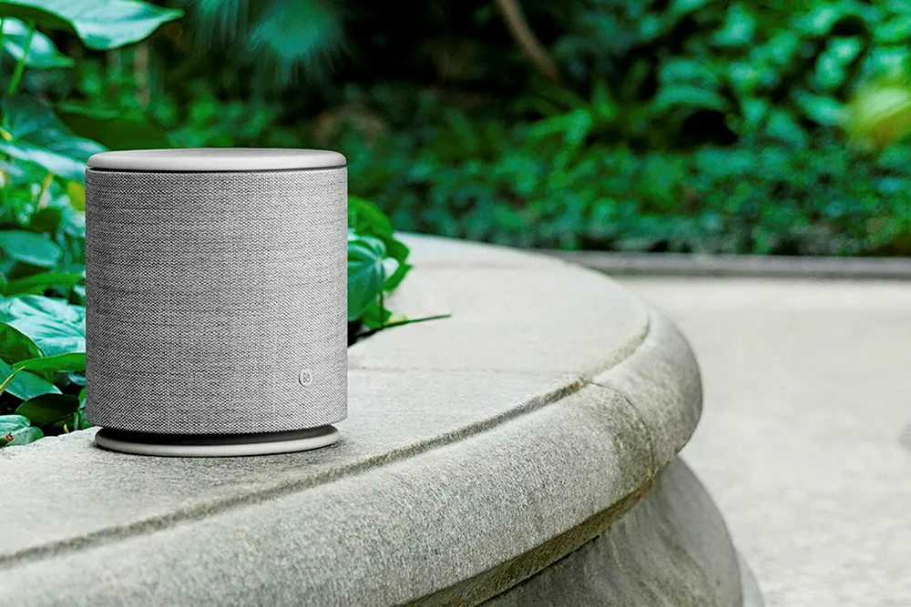 Beoplay M5 fra Bang & Olufsen er en liten terrier av en høyttaler. Foto: Bang & Olufsen