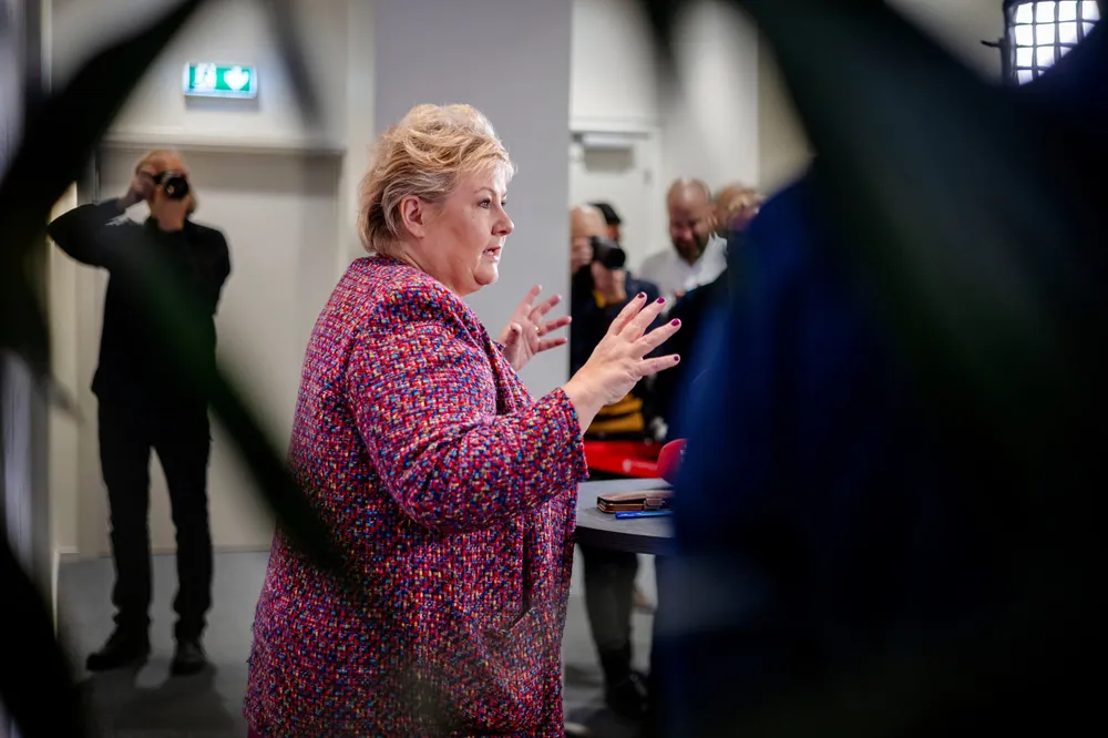Høyre-leder Erna Solberg under høringen i kontrollkomiteen tirsdag morgen.