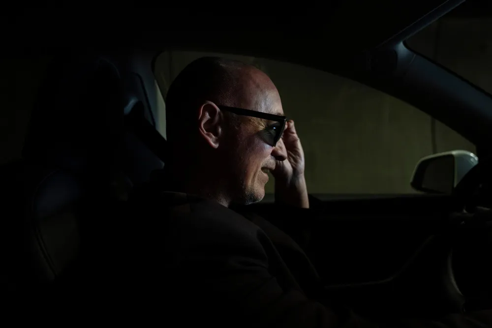 Peter Bardenfleth-Hansen, toppsjef i ladeselskapet Zaptec, følger utviklingen i konkurrenten Easee med argusøyne. I skuffen har han planene for et oppkjøp klare.