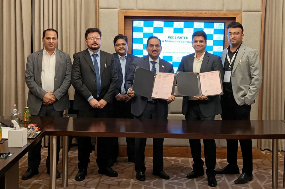 Hygenco and REC executives at the signing of an MOU last month that would finance the Odisha project.