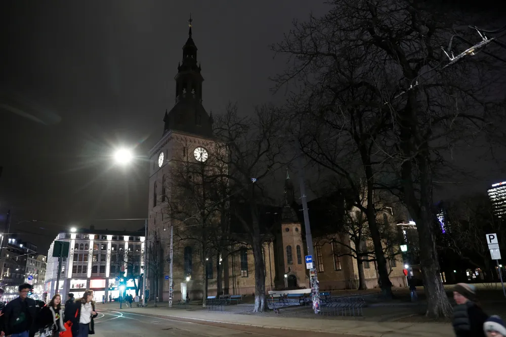 Staten tar over verdier i Opplysningsvesenets fond, men skal bruke pengene på å vedlikeholde kirkebygg.