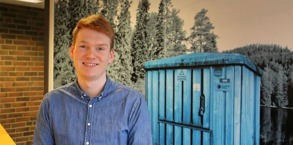 Energipolitisk talsperson i Miljøpartiet de grønne (MDG), Ask Ibsen Lindal, er redd full eltktrifisering vil gjøre det vanskelig å nå klimamålene innen 2030. – Vi risikerer å sitte her i 2030 med en fastlåst oljeproduksjon og reduserte muligheter for å elektrifisere på andre områder, sier han.