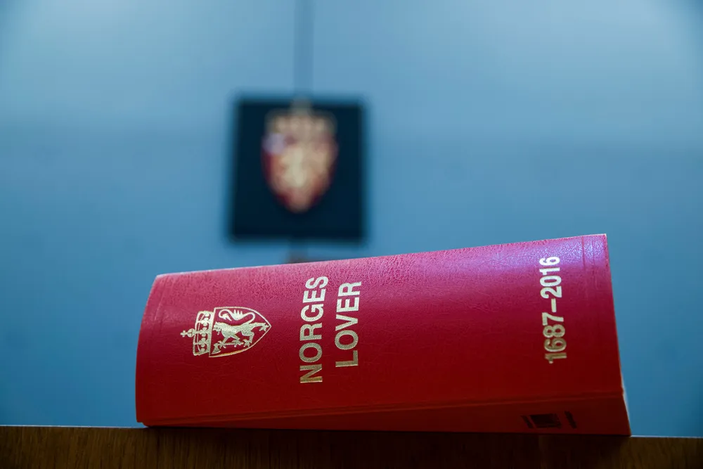 Antall tingretter er redusert fra 60 til 23, og antallet jordskifteretter fra 34 til 19 i den nye domstolsreformen.