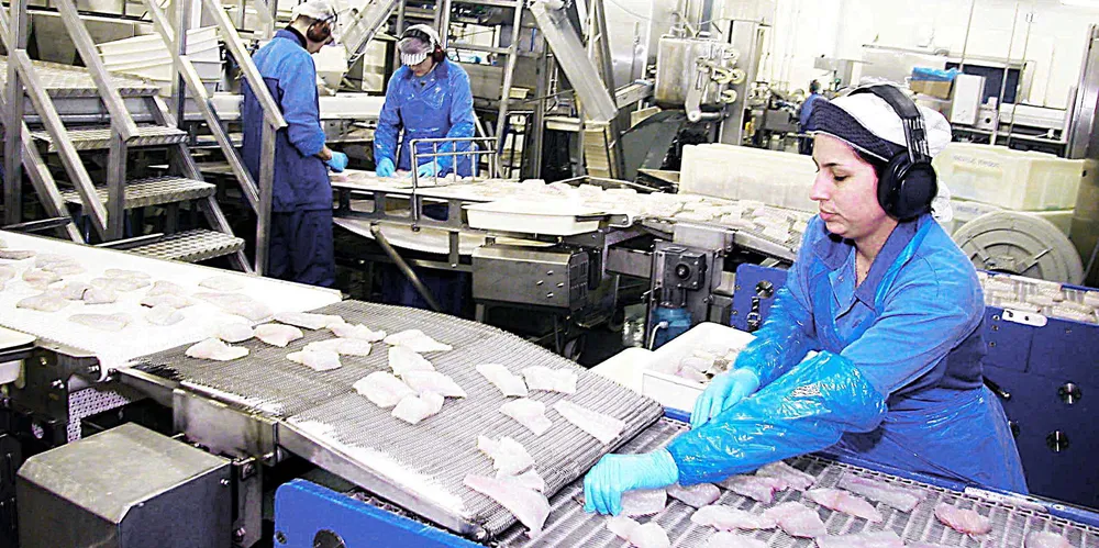 AVGIFT: Ein enkel import av 100 tonn fryst torsk vil med dagens prisar få følgje av ein faktura frå Råfisklaget på rundt 15.000 kroner.