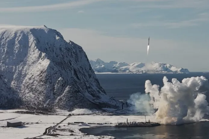 Raketten ble skutt opp søndag ettermiddag.