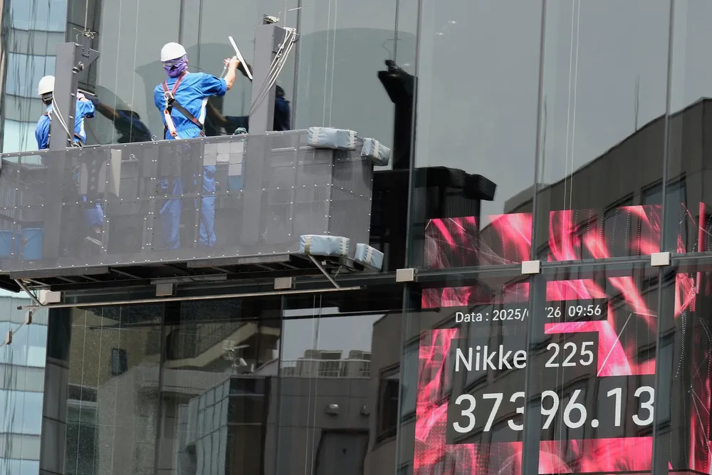 Japans største stålselskap har fått klarsignal til å ta kontroll over US Steel. Selskapet leder oppgangen ved Tokyo-børsen.