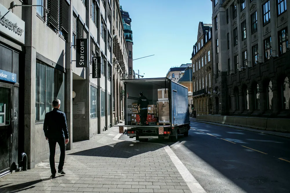 Den lave terskelen for å etablere seg i varebilbransjen medfører mange aktører og dermed stort prispress, skriver artikkelforfatterne.